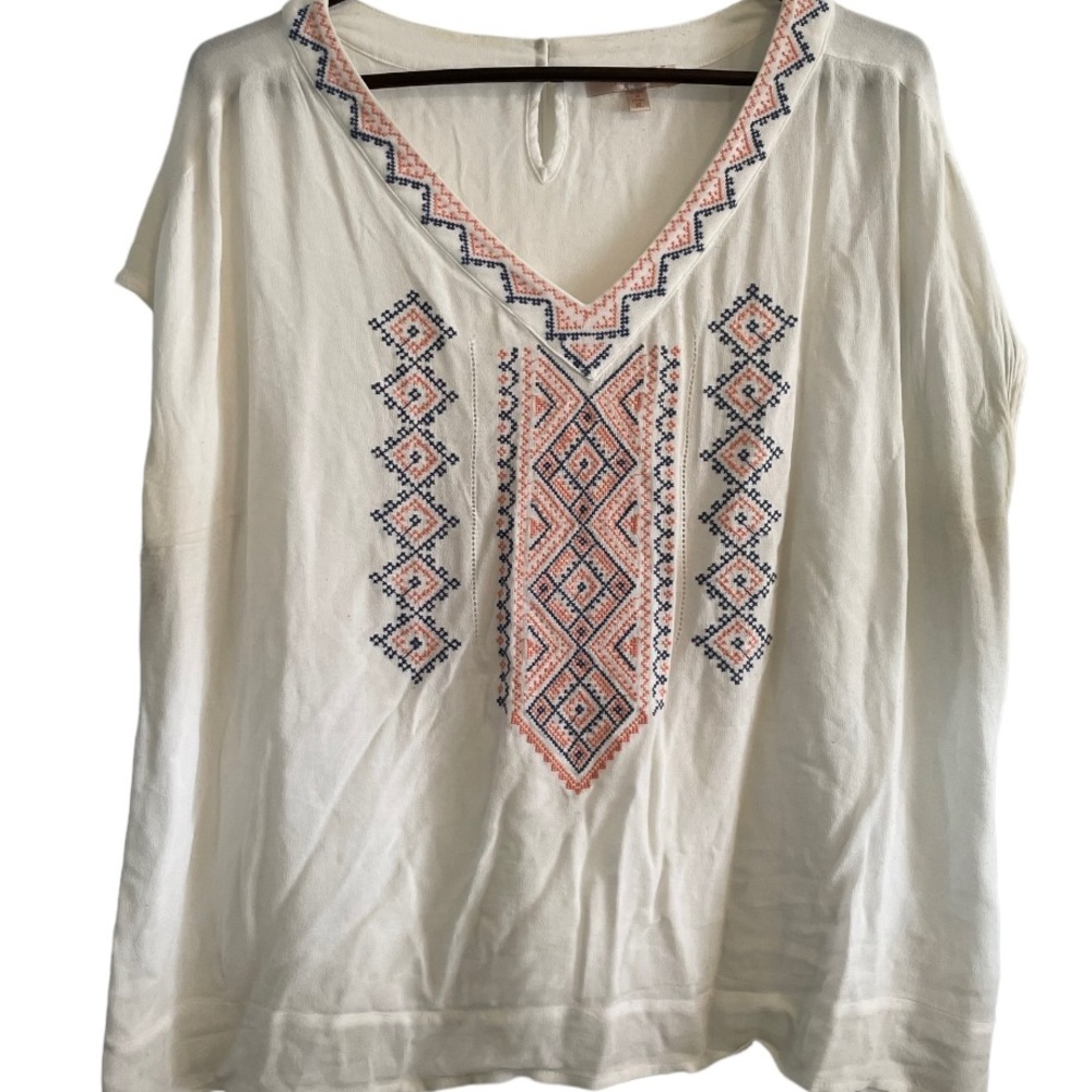 Sleeveless summer blouse with embroidery pattern